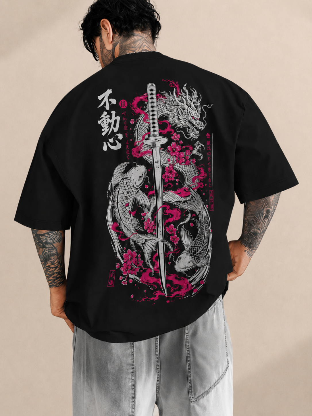Playera Sword negra, vista trasera